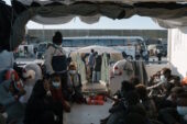 Hundreds of rescued migrants arrive in Italy