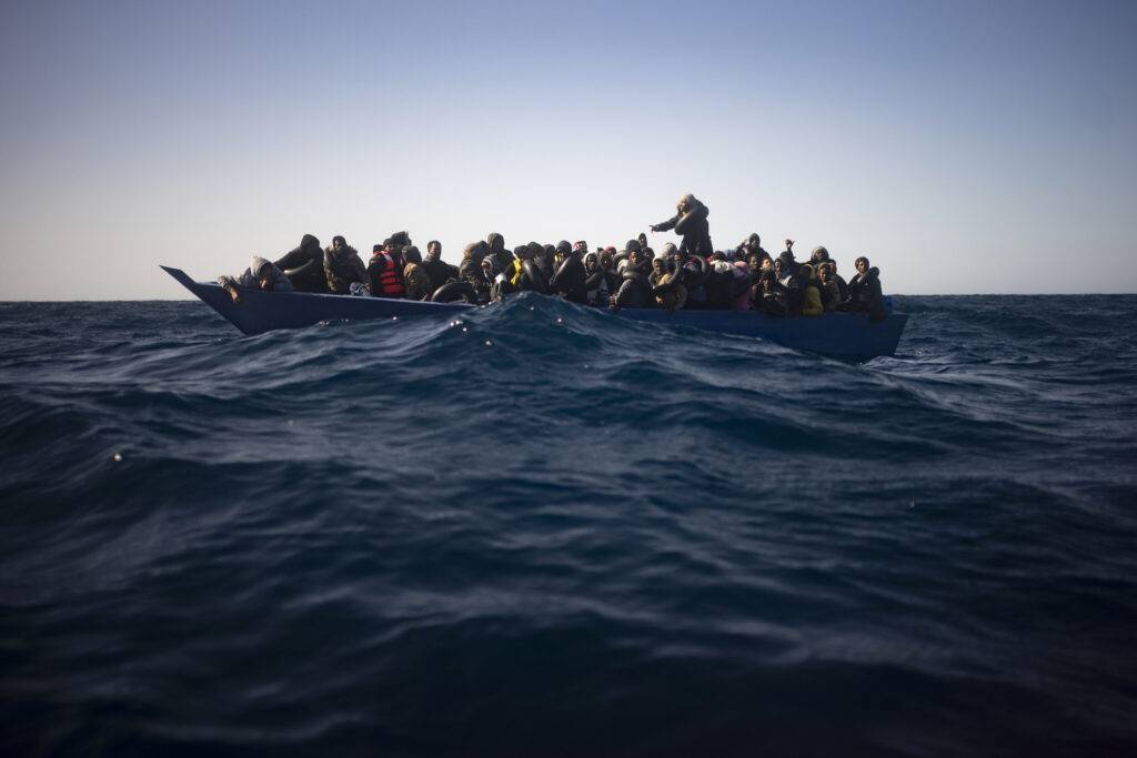 40 dispersi dopo il capovolgimento di un barcone di migranti italiani – Libia Update News