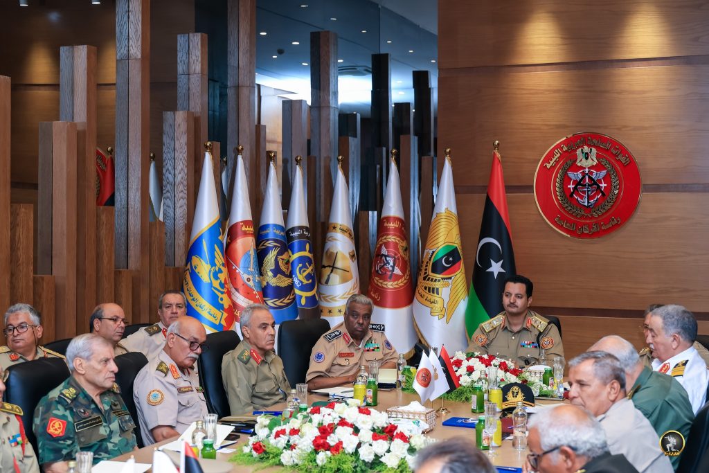 Chief of the General Staff presides over an expanded meeting and issues decisions to reorganize the Armed Forces.