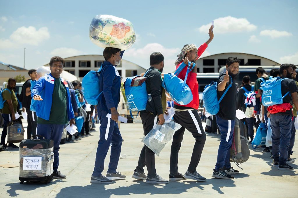IOM Facilitates Return of 175 Migrants from Libya to Bangladesh IOM Facilitates Return of 175 Migrants from Libya to Bangladesh