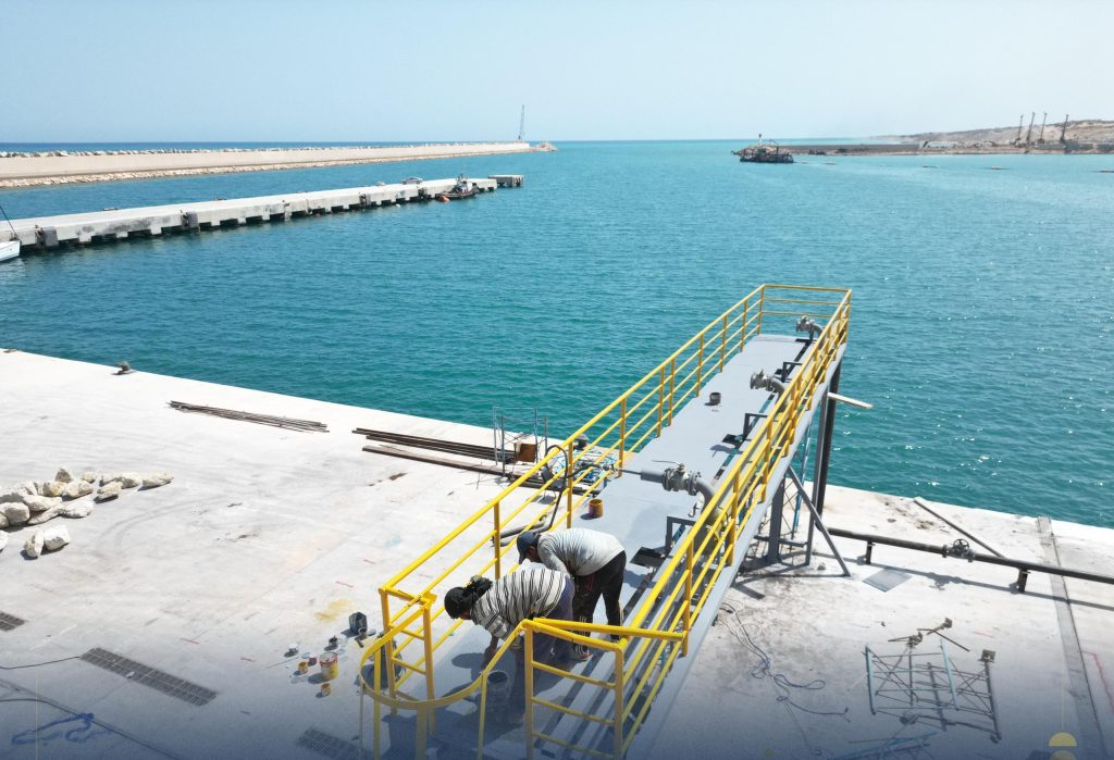 Sirte Free Zone Port announces the installation of a platform for unloading bitumen ships for the first time