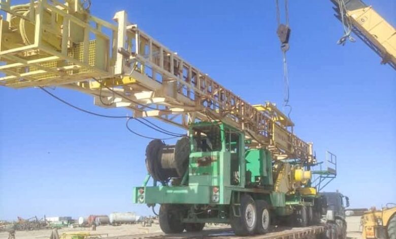 The National Company for Drilling and Maintenance of Oil Wells delivers a modern drilling rig to the Oil Institute in Ajdabiya. Ideco