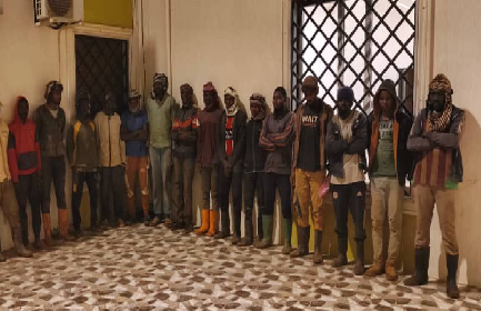 Qarnadah Police arrest 20 illegal migrants on Al-Safsaf Road Qarnadah Police arrest 20 illegal migrants on Al-Safsaf Road