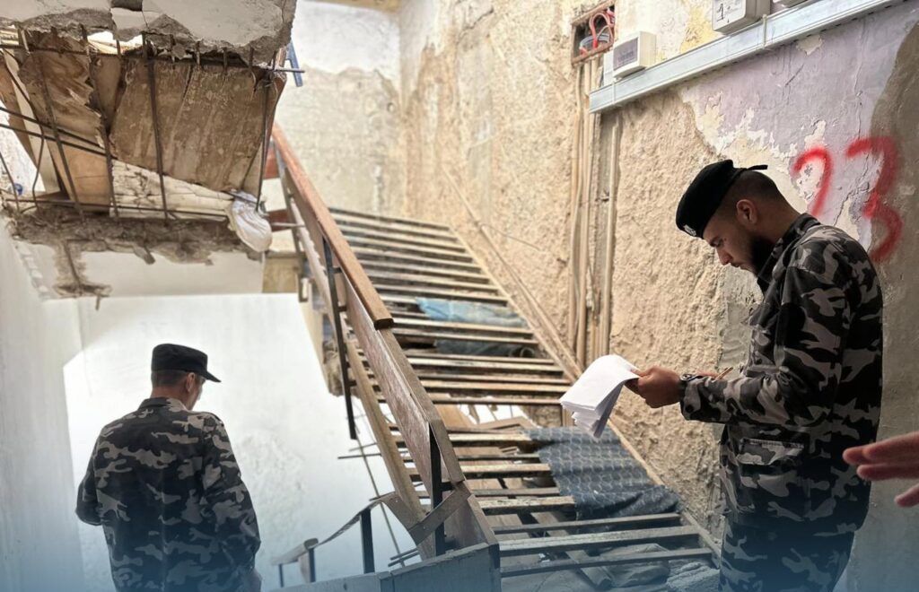 Identifying buildings at risk of collapse in Tripoli’s Al-Akwakh neighborhood in preparation for their evacuation. Identifying buildings at risk of collapse in Tripoli's Al-Akwakh neighborhood in preparation for their evacuation.