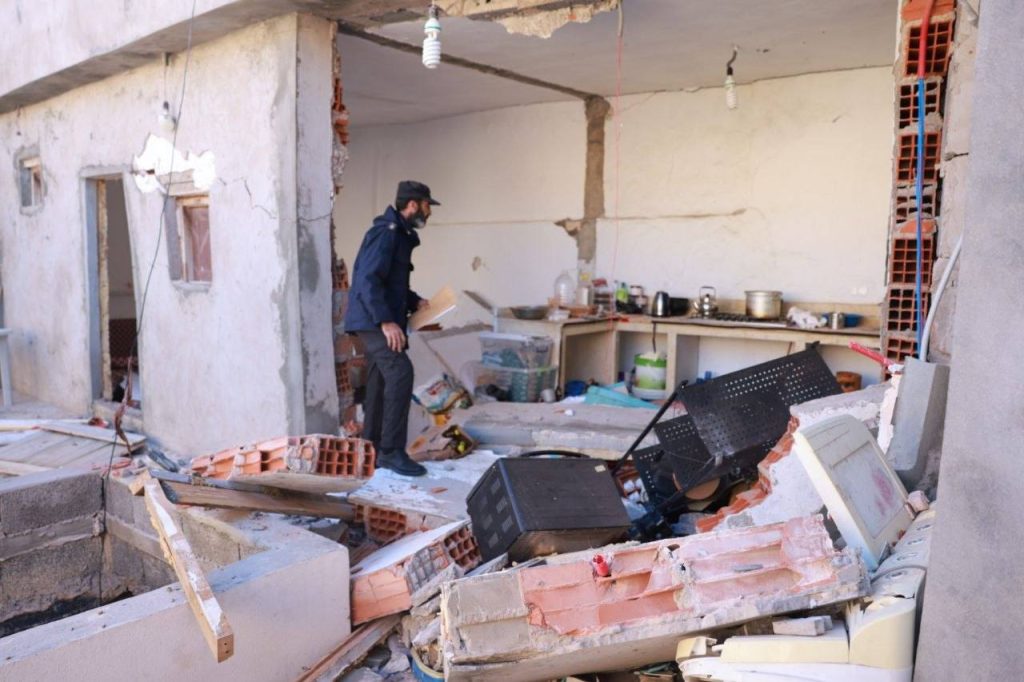 Two people injured in a building collapse in the Old City in Tripoli