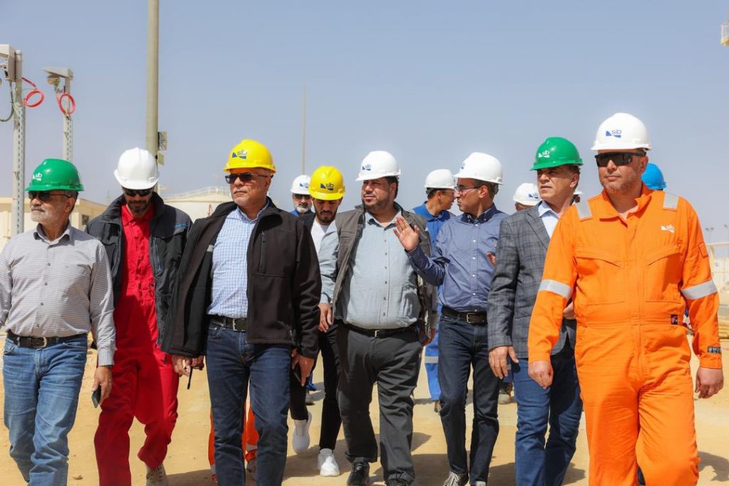 President of the National Oil Corporation inspects the progress of production operations in the fields of (Al-Mabrouk, Al-Bahi, and Al-Dhahra)