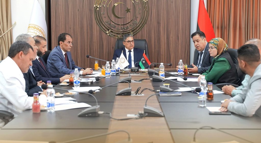 The Advisory Committee at the Ministry of Labor discusses regulating the labor market, enhancing nationalization, and digital transformation