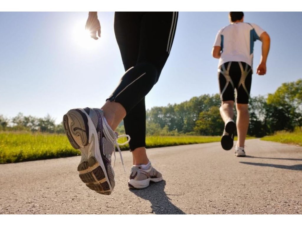 Study: Walking 5 Minutes Every Hour Reduces Fatigue, Improves Mood Without Affecting Productivity